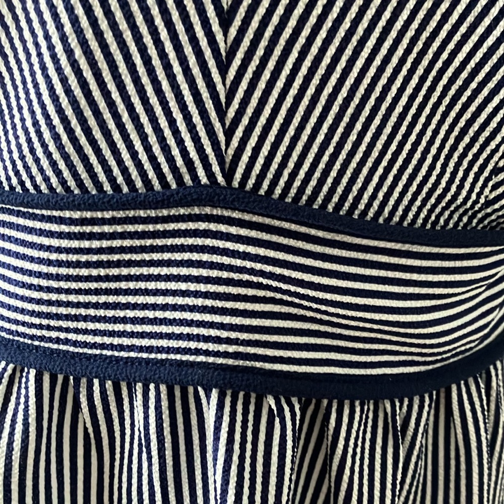 Flattering fitted blue and white peplum blouse top M EUC - Picture 5 of 14